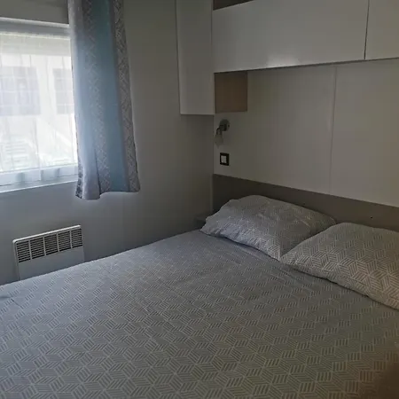 Kemp Soleil Luna Herm